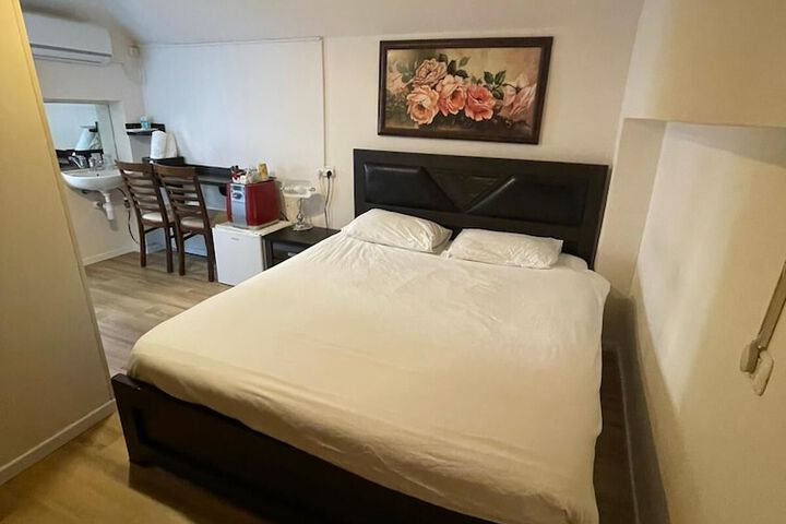 Room 18 of 78
