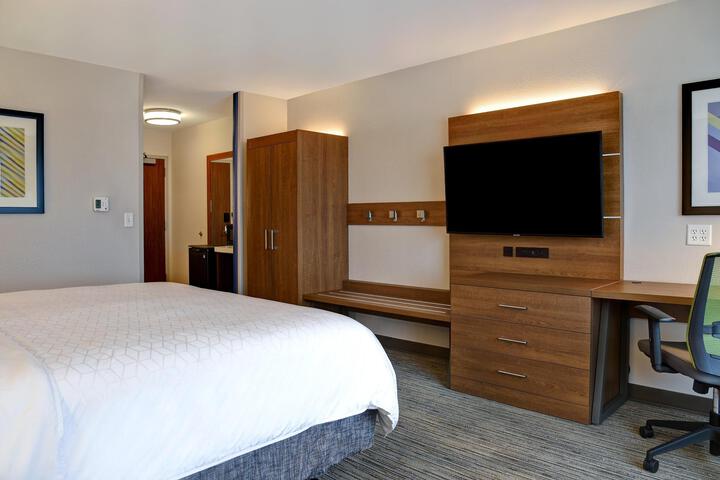 1 King Bed (8 of 15)