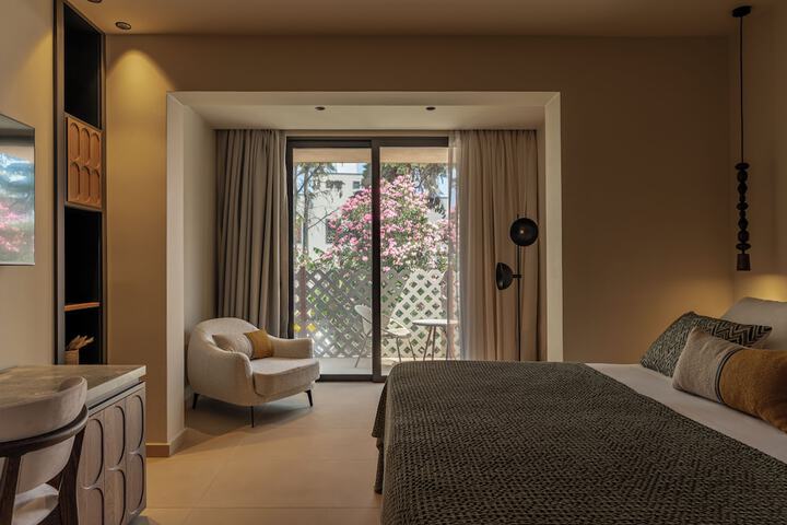 Room 13 of 90