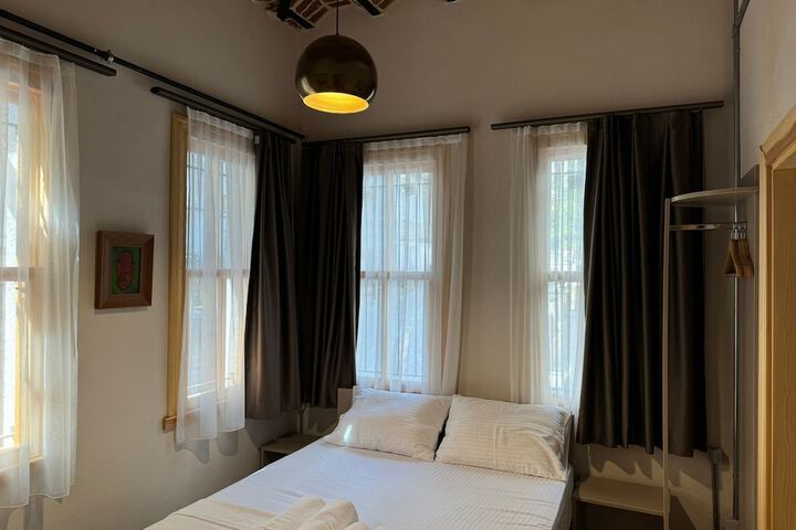 Room 27 of 48
