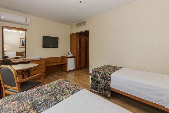Room 26 of 132