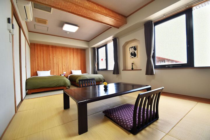 Room 14 of 93