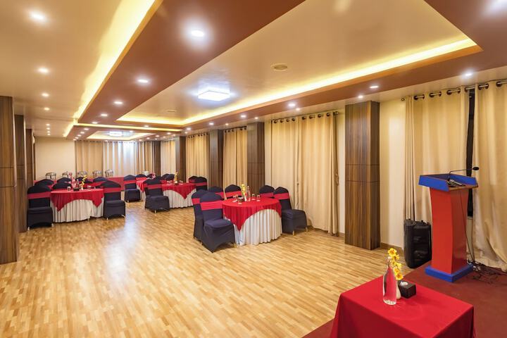 Ballroom/Hall 60 of 75