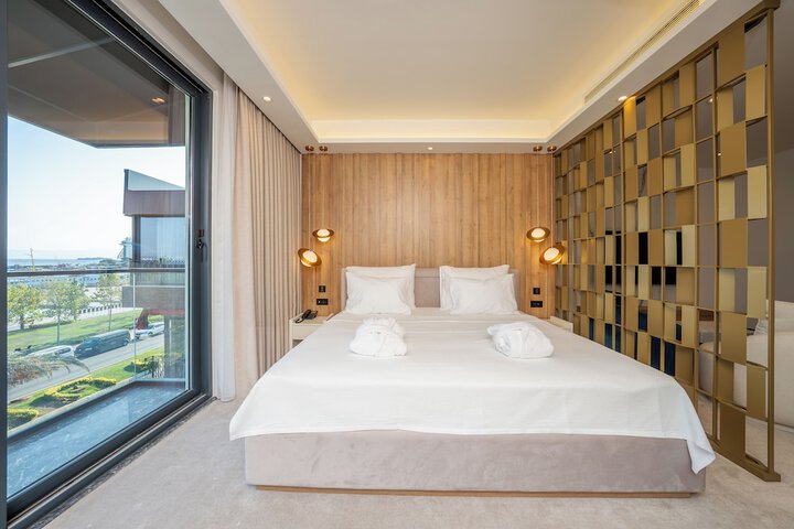 Room 4 of 37