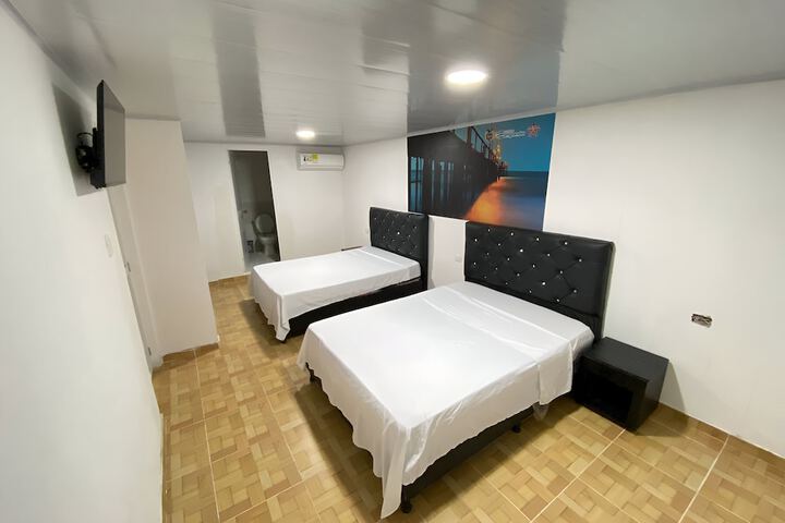 Room 4 of 9