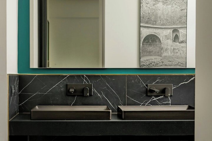 Room 44 of 105