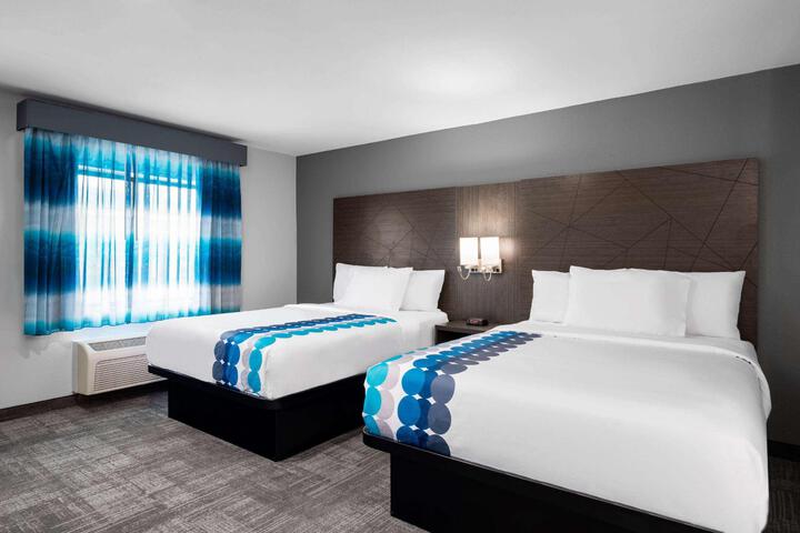Double Deluxe 2 Queen Beds (3 of 3)