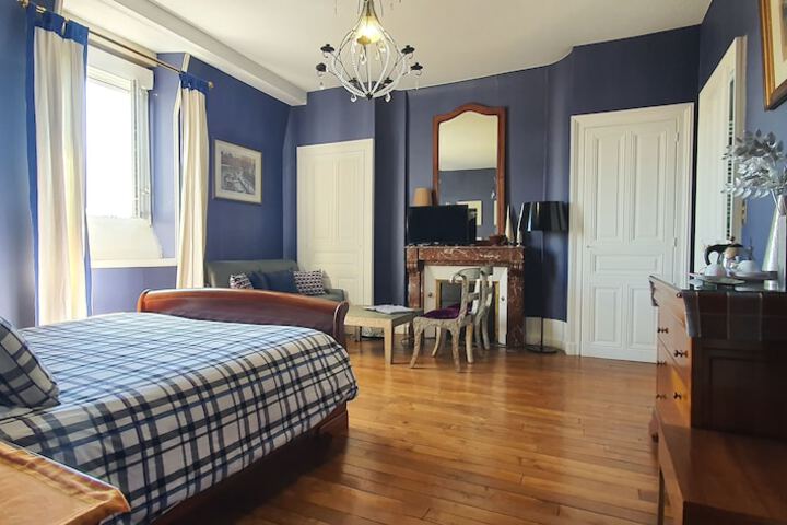 Room 28 of 193