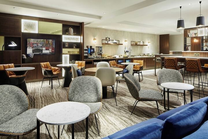 Lounge 53 of 68
