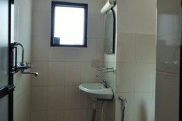 Room 3 of 33