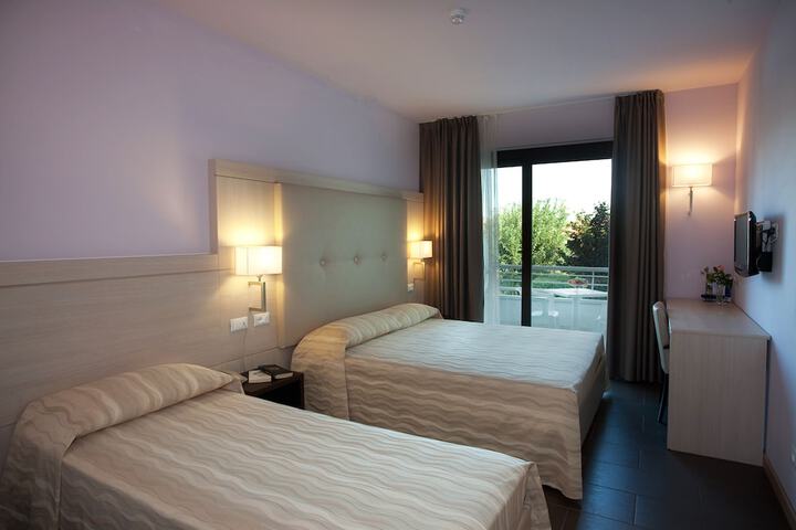 Room 9 of 40