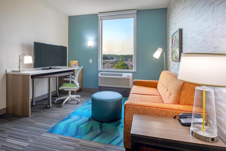 Room 53 of 81
