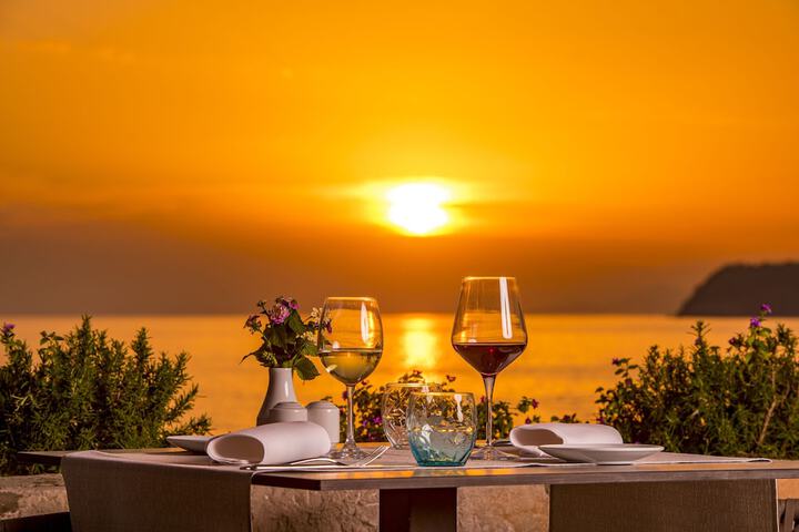 Dining 54 of 75