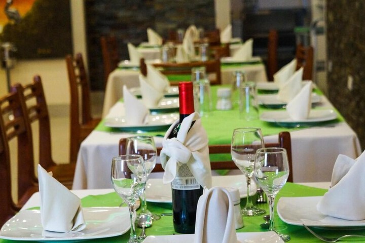 Dining 33 of 40