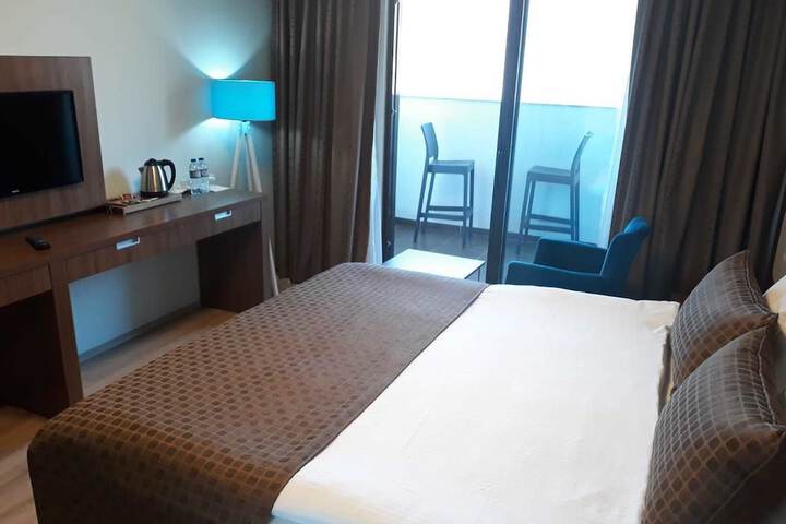 Room 9 of 87