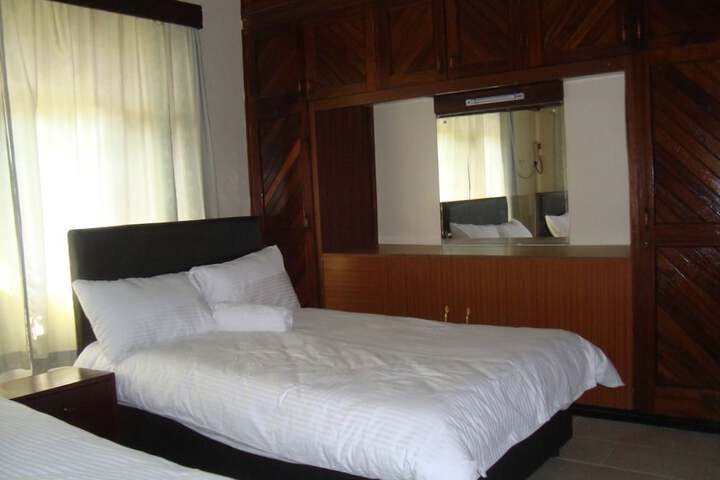 Room 6 of 15