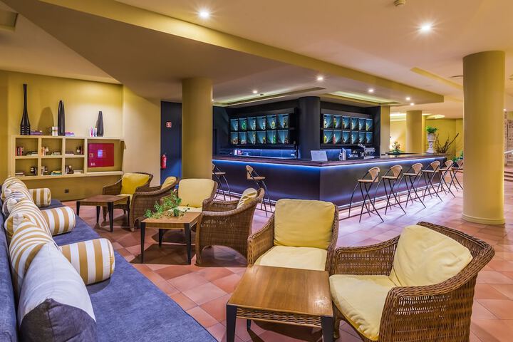 Lounge 96 of 138