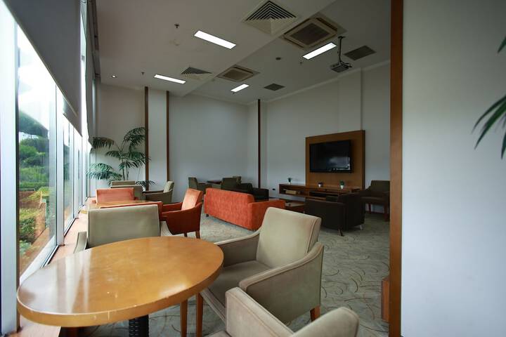 Lounge 49 of 54