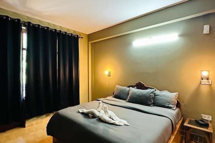 Room 7 of 18