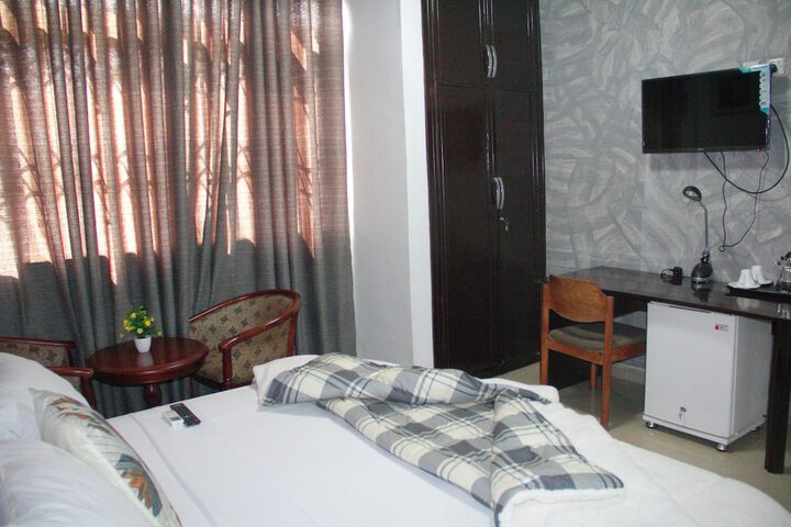 Room 9 of 42