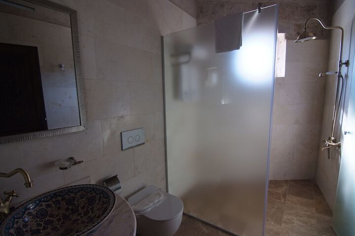 Room 14 of 116