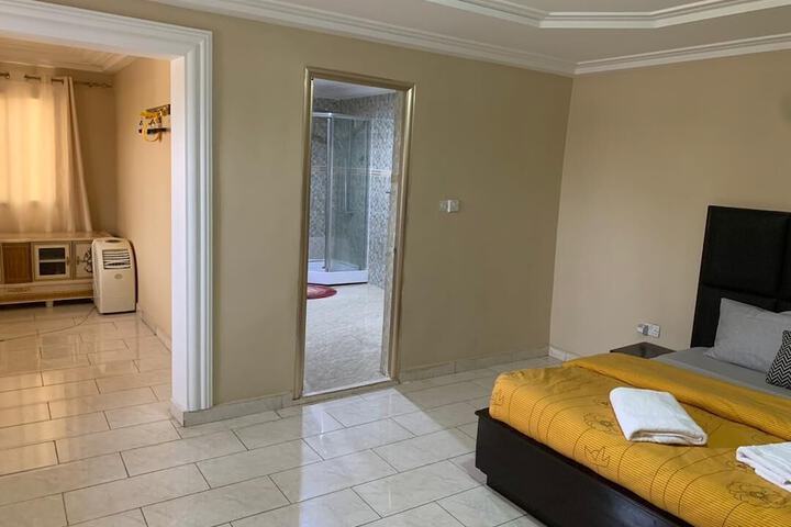 Room 8 of 16