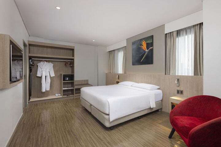 Room 16 of 76