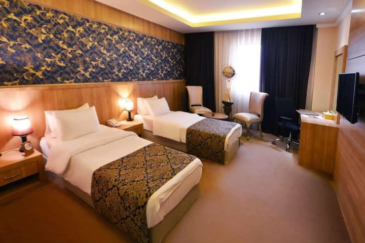 Room 4 of 19