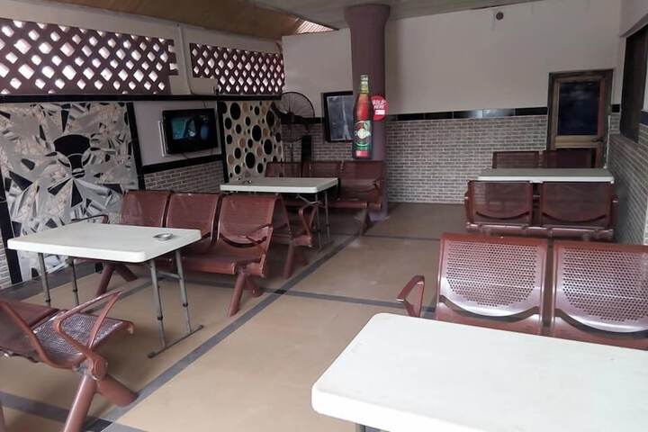 Lounge 29 of 36