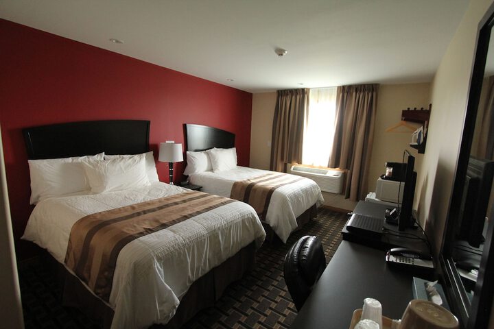 Queen with 1 Queen Bed (6 of 11)