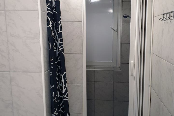 Room 9 of 14