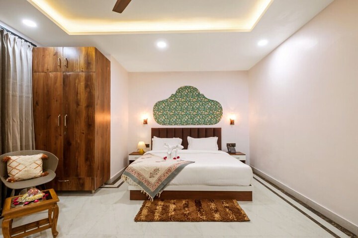 Room 6 of 25