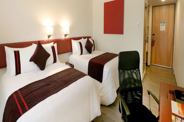 Room 3 of 34