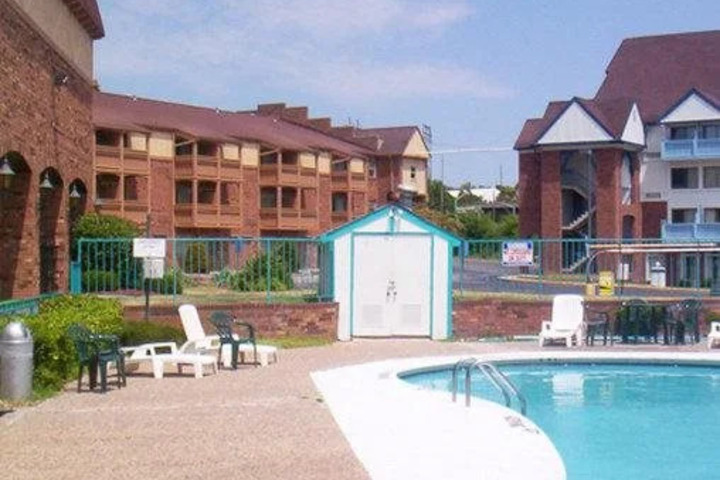 CAPITAL CENTER INN
