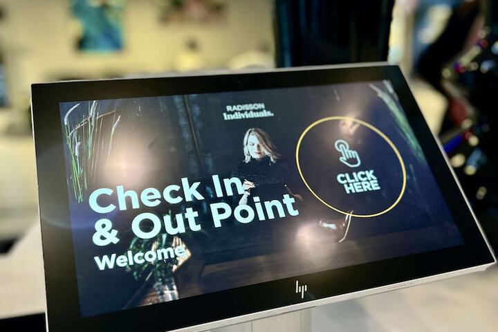 Check-in/check-out kiosk