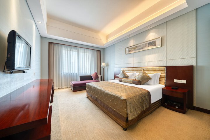 Room 9 of 34
