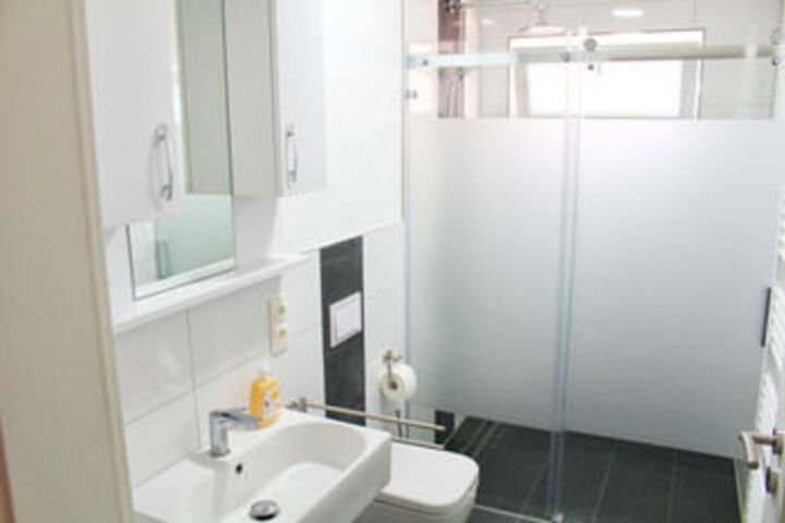 Room 4 of 11