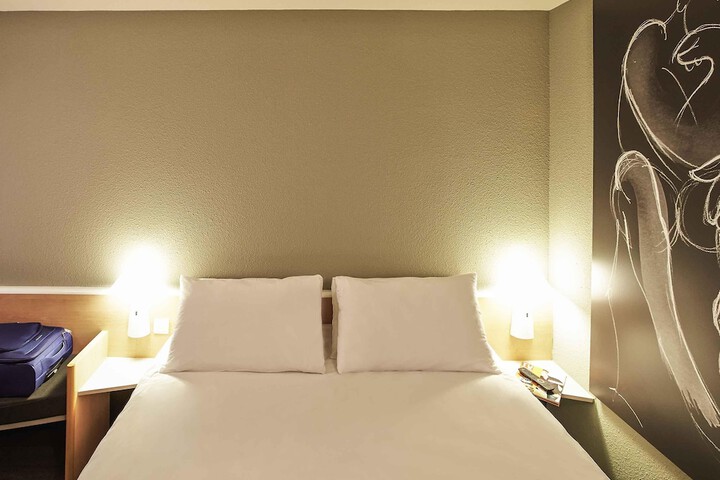 Room 28 of 64