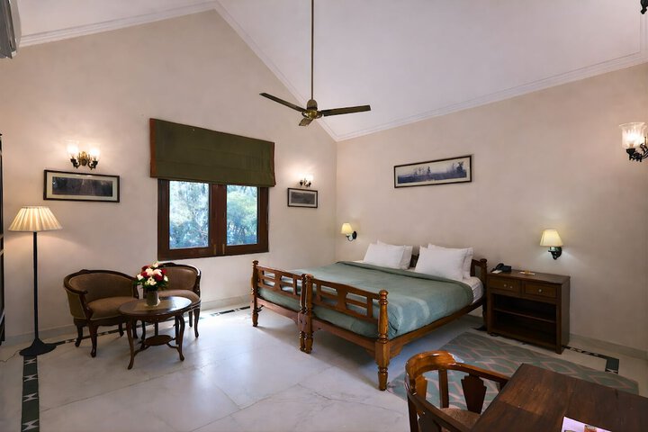 Room 2 of 33