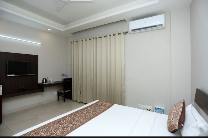 Room 6 of 6