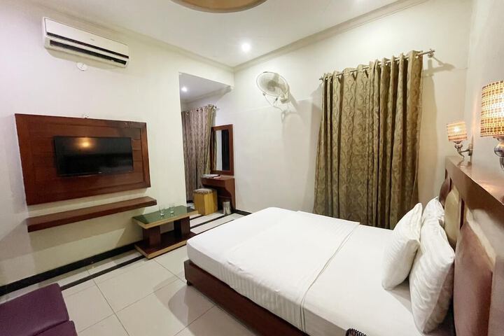 Room 33 of 67