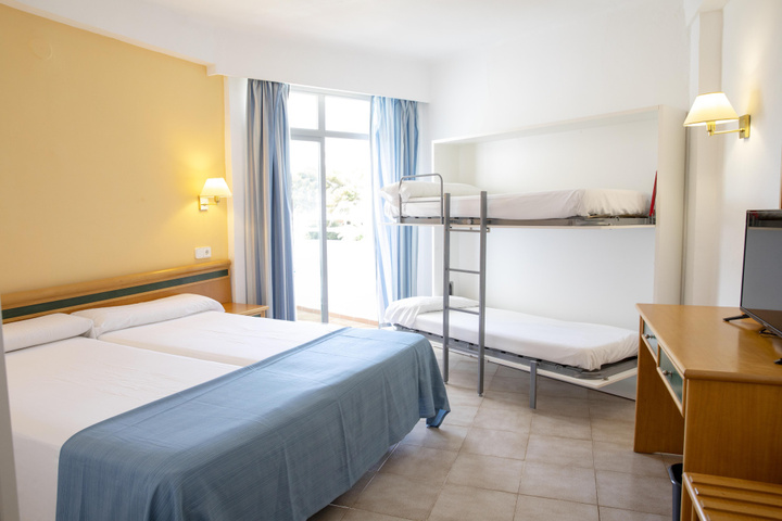 Room 25 of 48