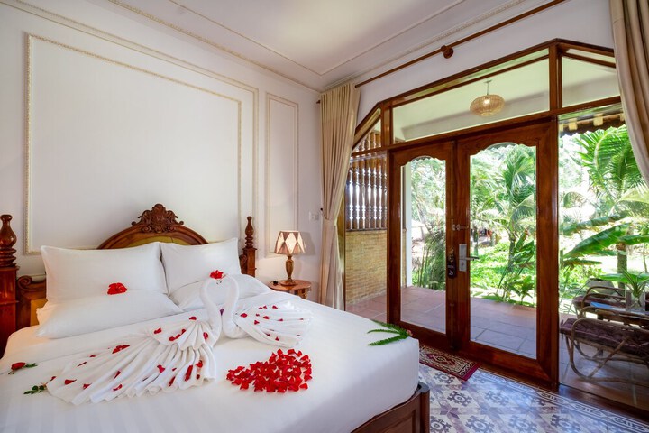 Room 10 of 80