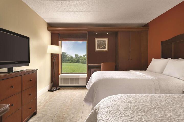 1 King Bed (2 of 7)