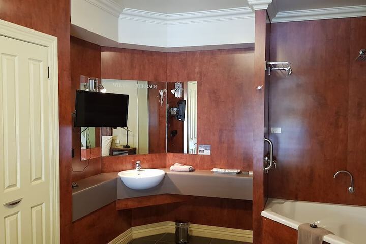 Room 54 of 74