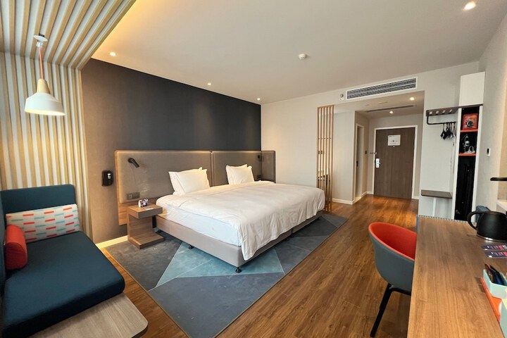 Room 11 of 35