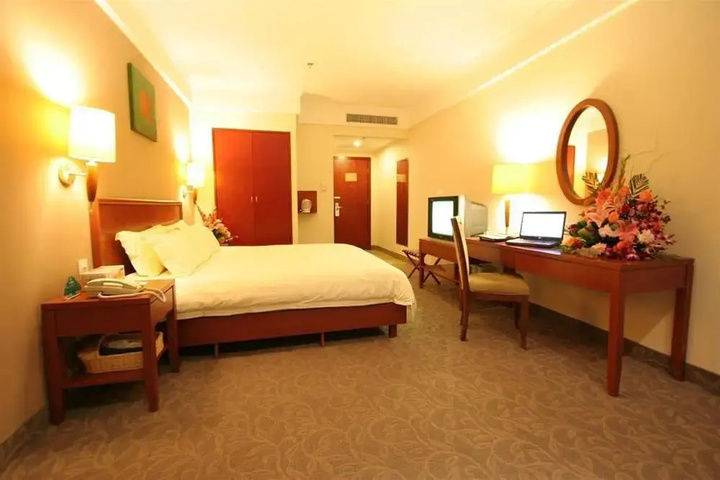 Room 13 of 16