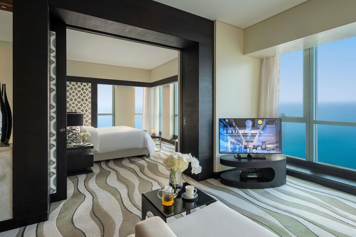 Room 8 of 173