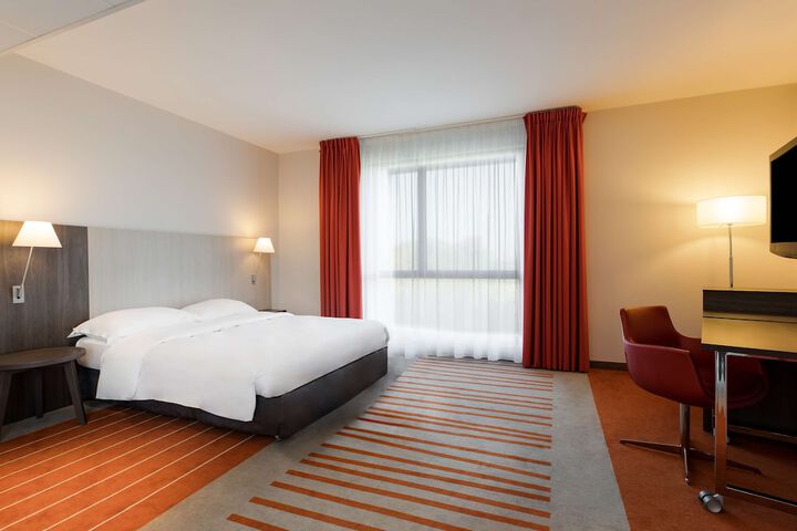 Room 4 of 25