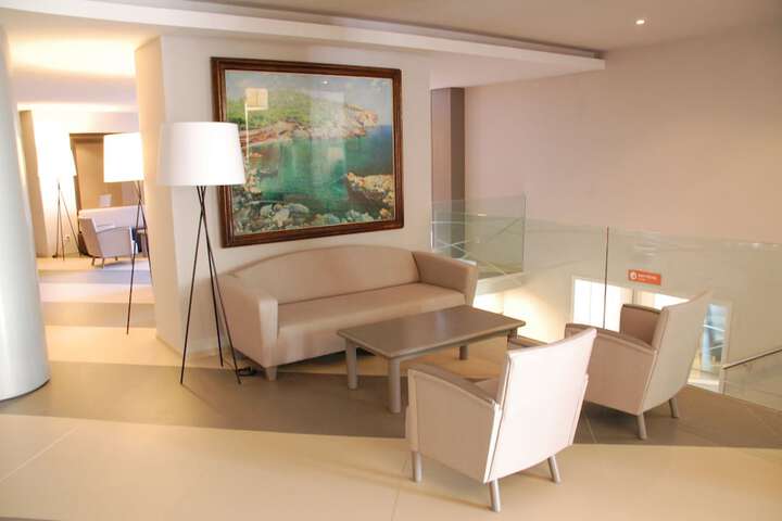 Entrance & Lobby